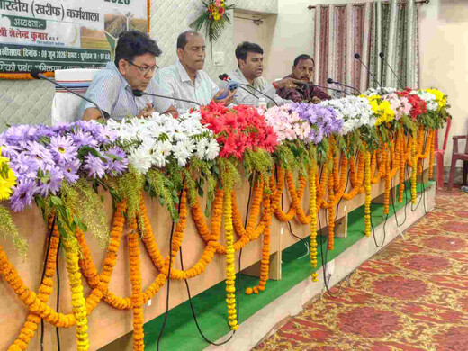 हाईकोर्ट में लंबित मामलों पर डीएम सख्त, अधिकारियों को समयबद्ध कार्रवाई का निर्देश
